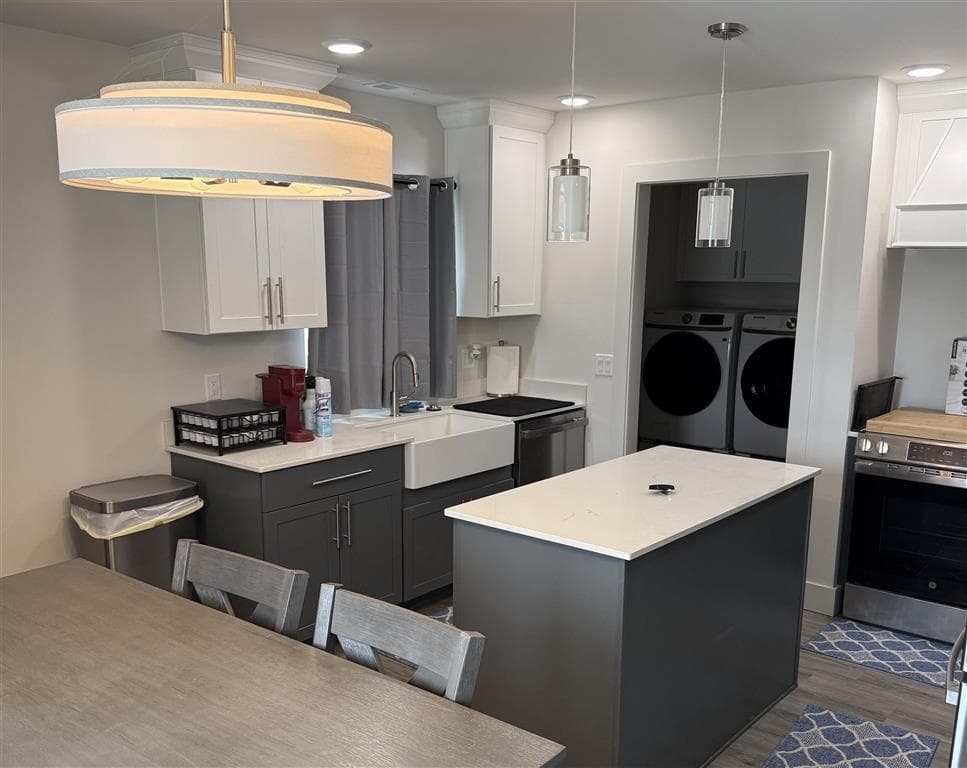 742 N Clark St — photo 3 of 17