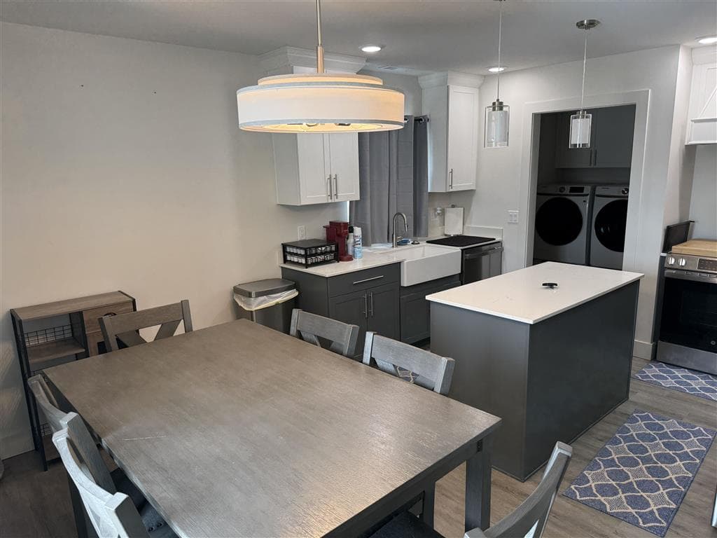 742 N Clark St — photo 4 of 17