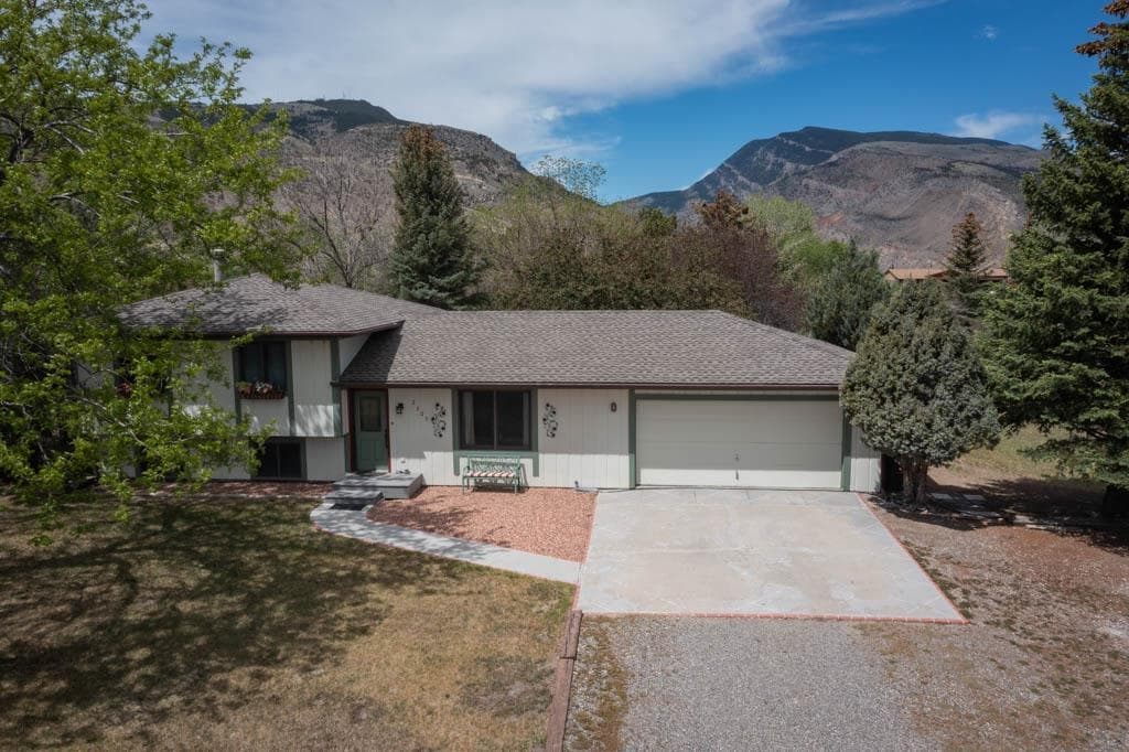 2305 Tresler Ave — photo 8 of 25