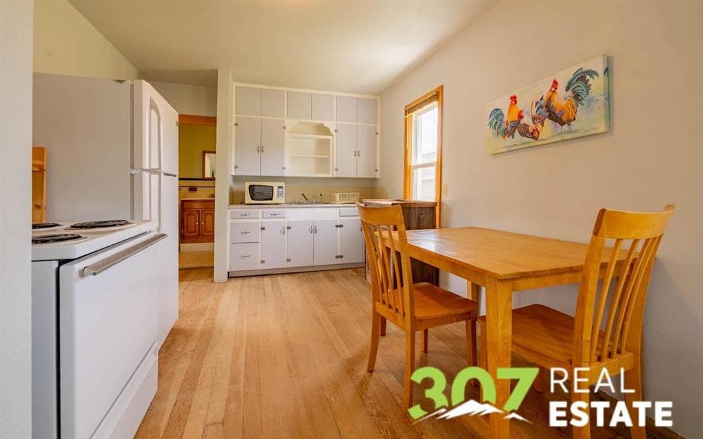 354 W 4th St — photo 7 of 25
