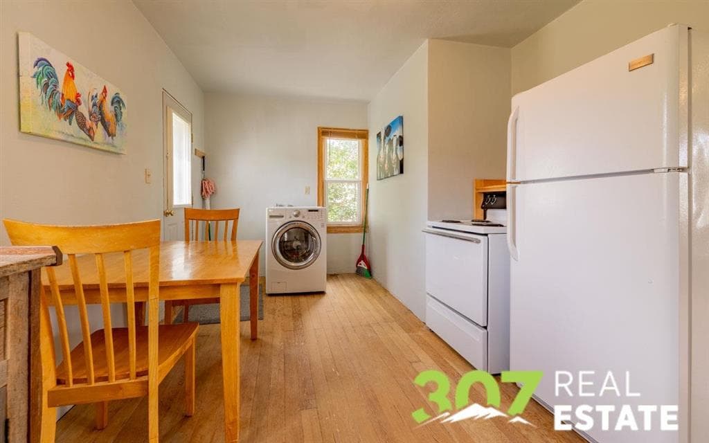 354 W 4th St — photo 9 of 25