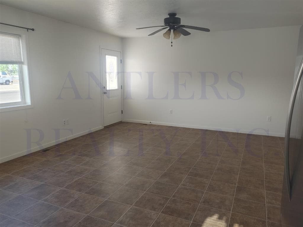 1190 E Adams St — photo 3 of 9