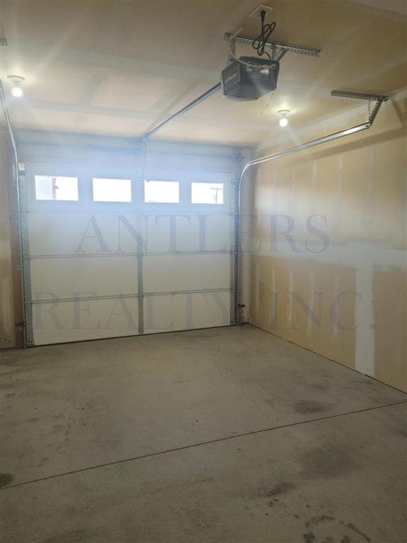 1190 E Adams St — photo 8 of 9