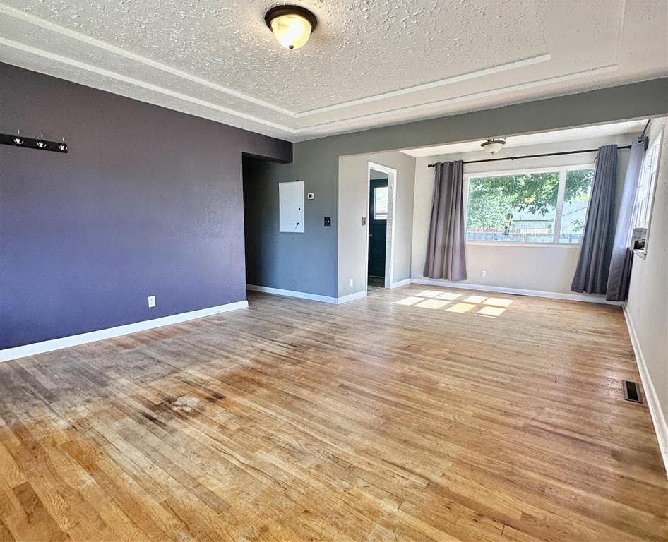700 Holly Ave — photo 3 of 22