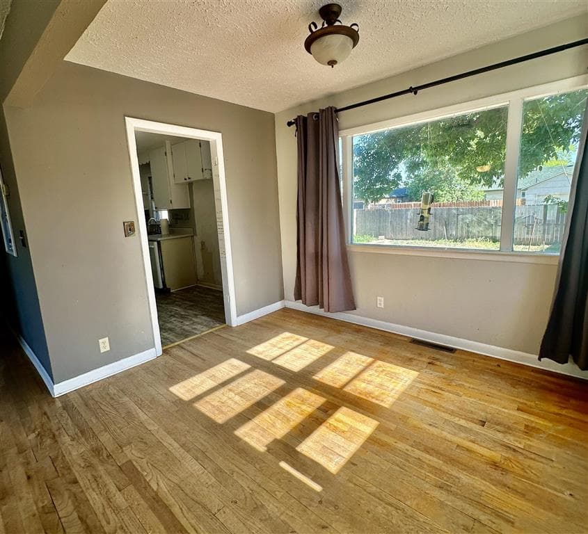 700 Holly Ave — photo 4 of 22