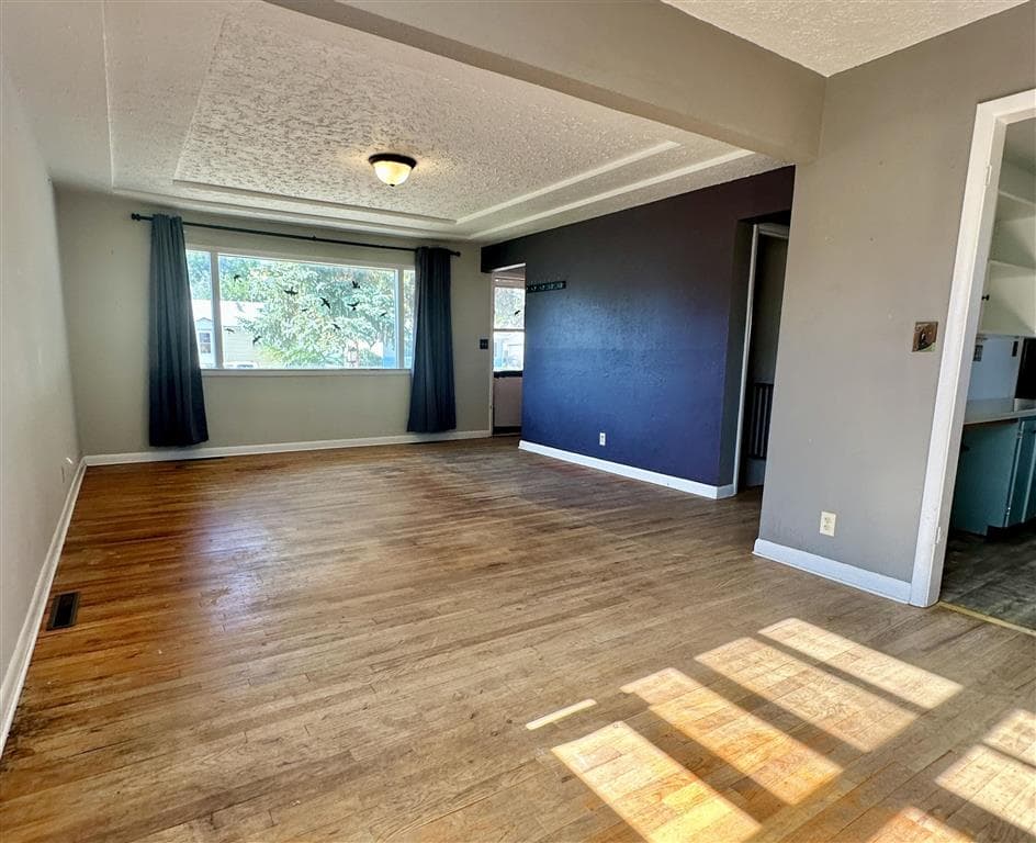 700 Holly Ave — photo 5 of 22