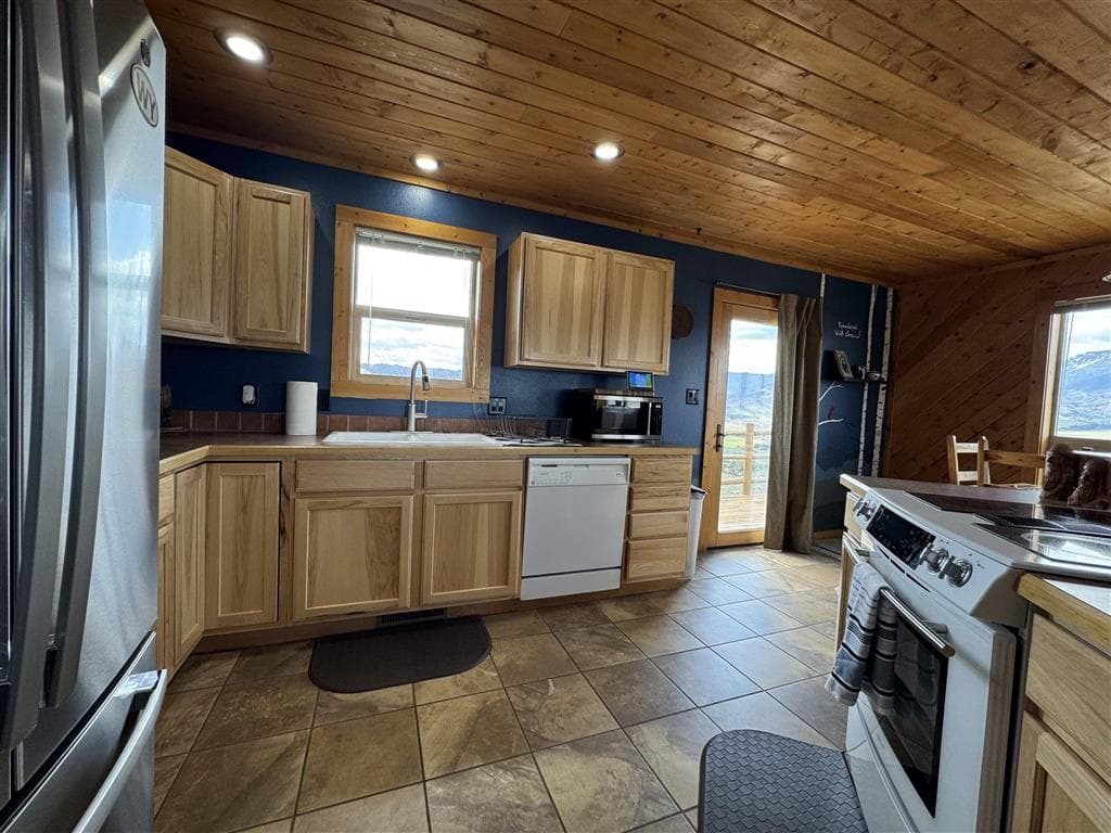 174 Hawk Dr — photo 7 of 25