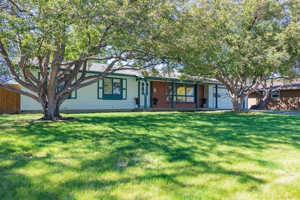2580 Newton Ave photo 1