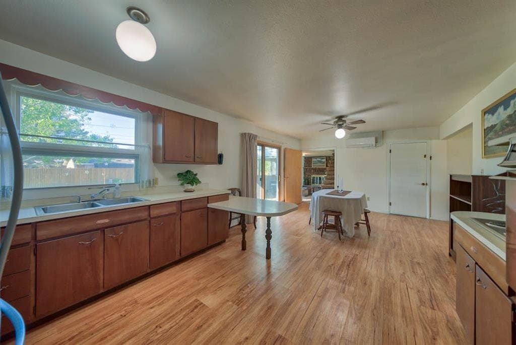 2580 Newton Ave — photo 11 of 25