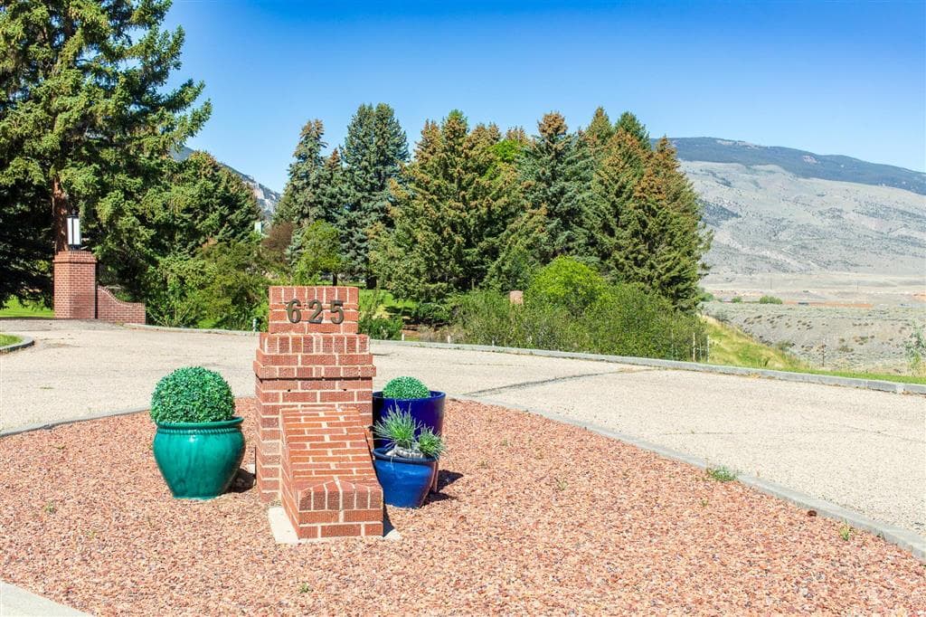 625 Skyline Dr — photo 6 of 25