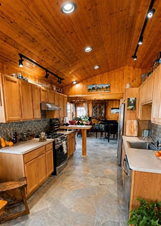 128 Laurel Dr — photo 15 of 25
