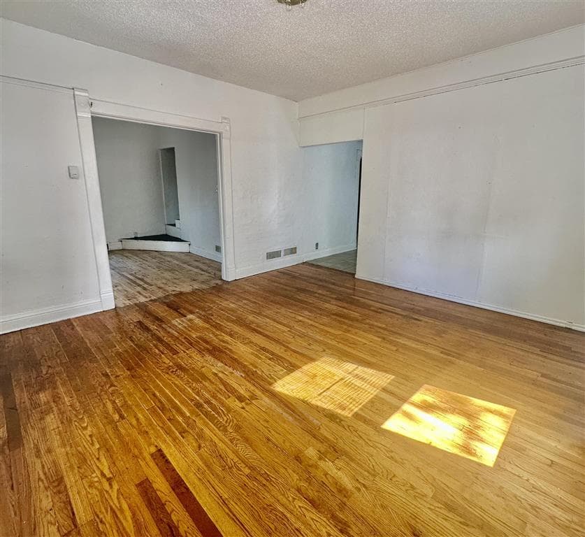 212 Robertson Ave — photo 3 of 18