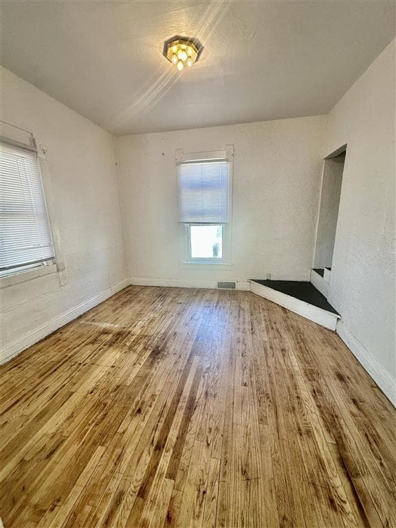 212 Robertson Ave — photo 4 of 18