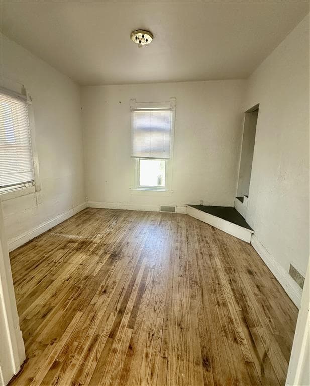 212 Robertson Ave — photo 5 of 18