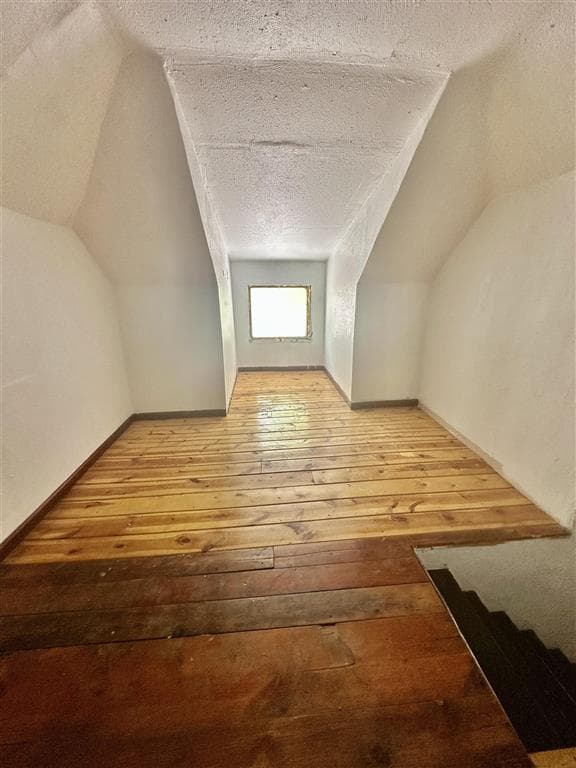 212 Robertson Ave — photo 9 of 18