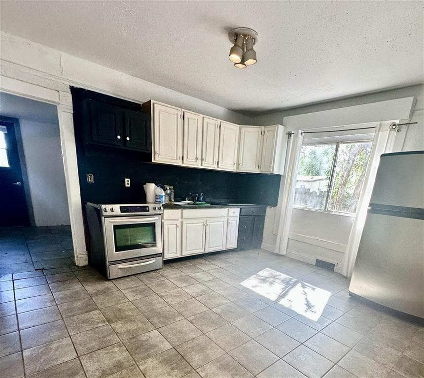 212 Robertson Ave — photo 10 of 18