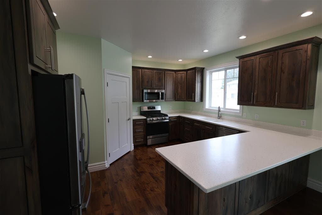 137 W 10th St — photo 10 of 16