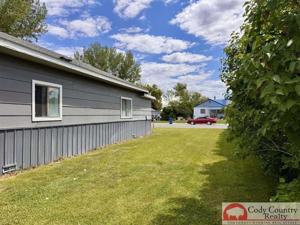 736 Kansas Ave — photo 3 of 25