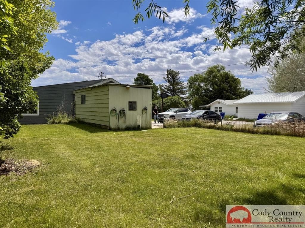 736 Kansas Ave — photo 4 of 25