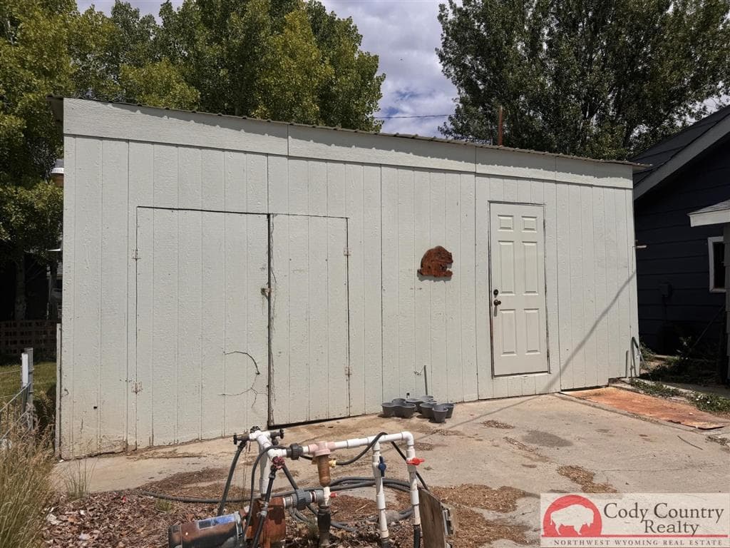 736 Kansas Ave — photo 5 of 25