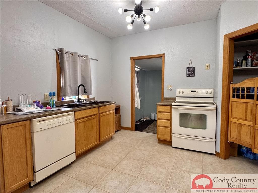 736 Kansas Ave — photo 9 of 25