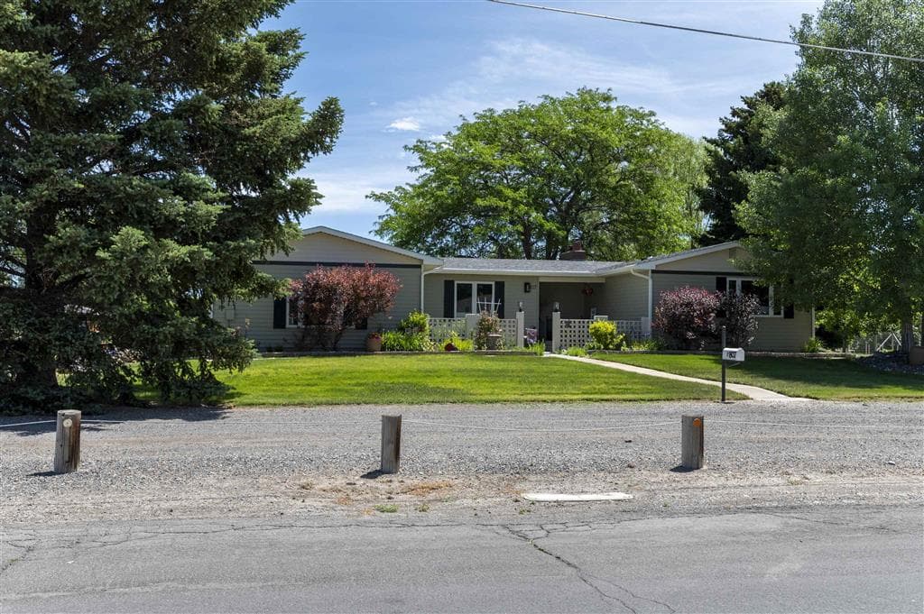 807 Road 8 1/2
