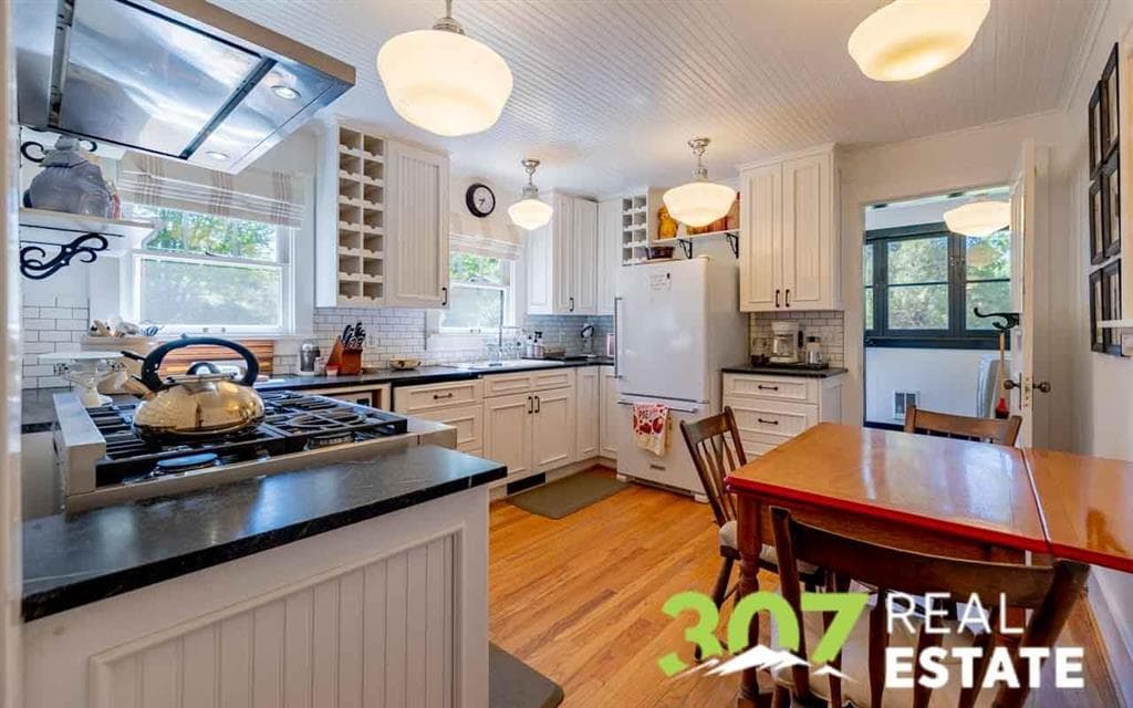 916 Canyon Ave — photo 13 of 25