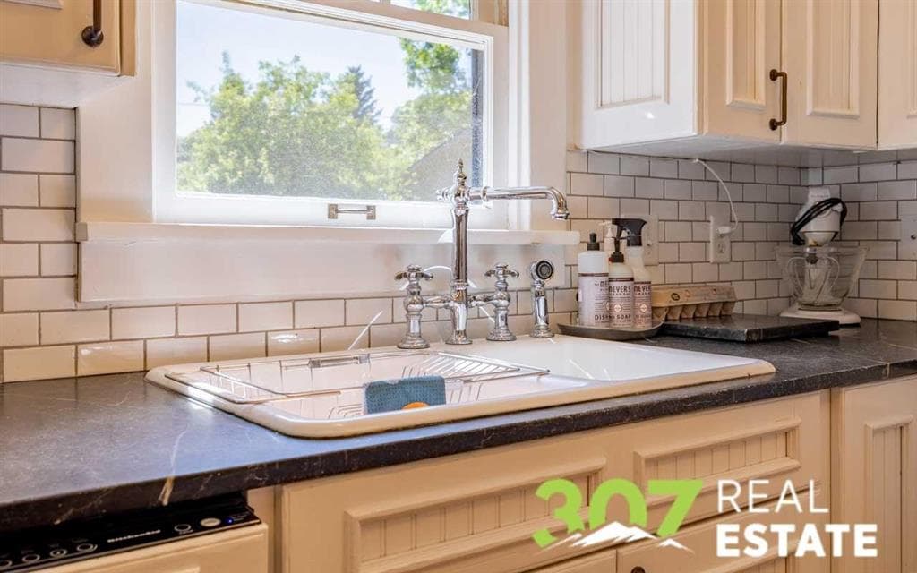 916 Canyon Ave — photo 17 of 25