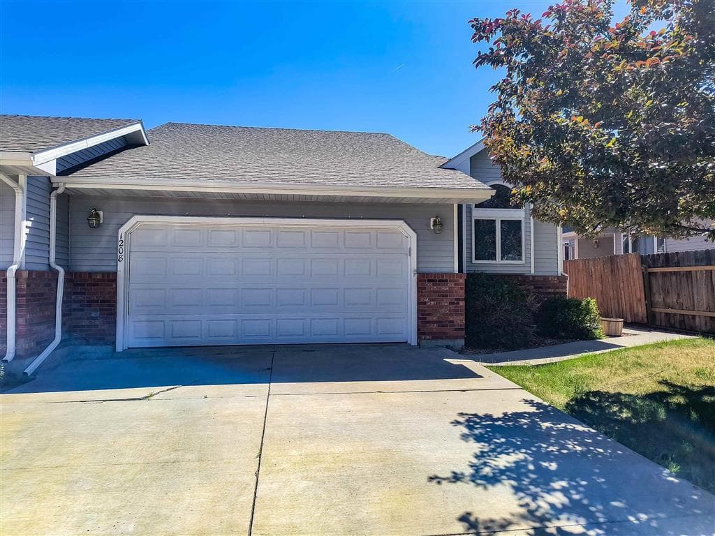 1208 Sage Brush St photo 1
