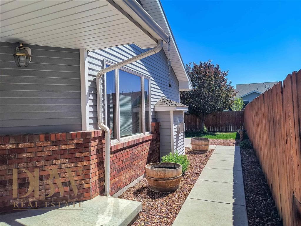 1208 Sage Brush St — photo 3 of 25