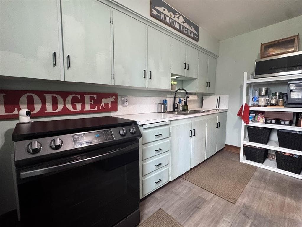 524 Avenue F — photo 9 of 17