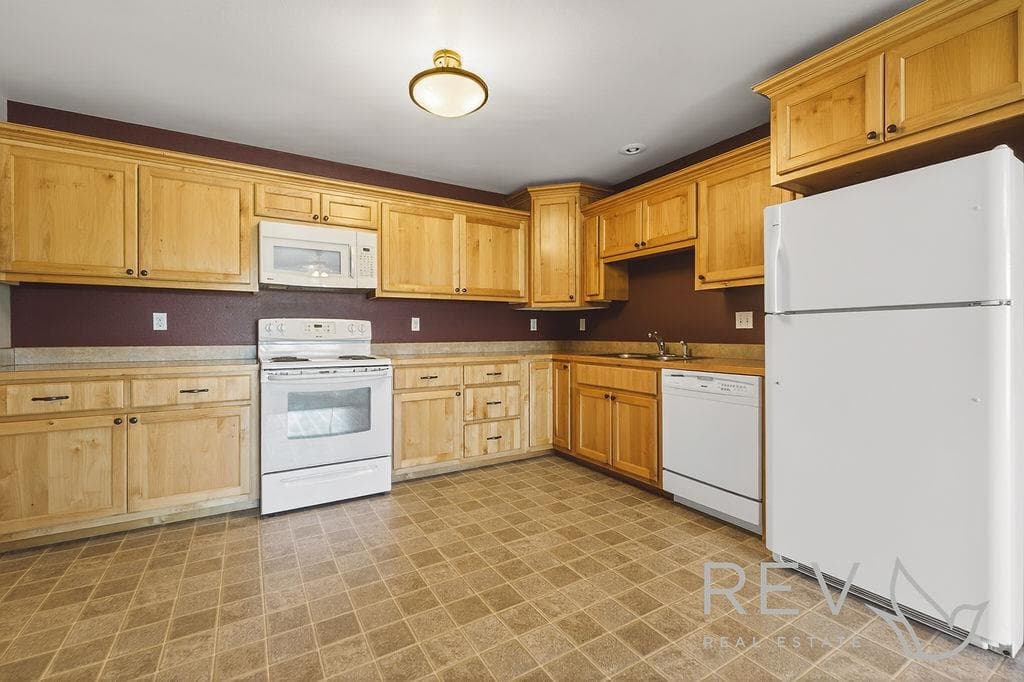 2844 Kent Ave — photo 2 of 18