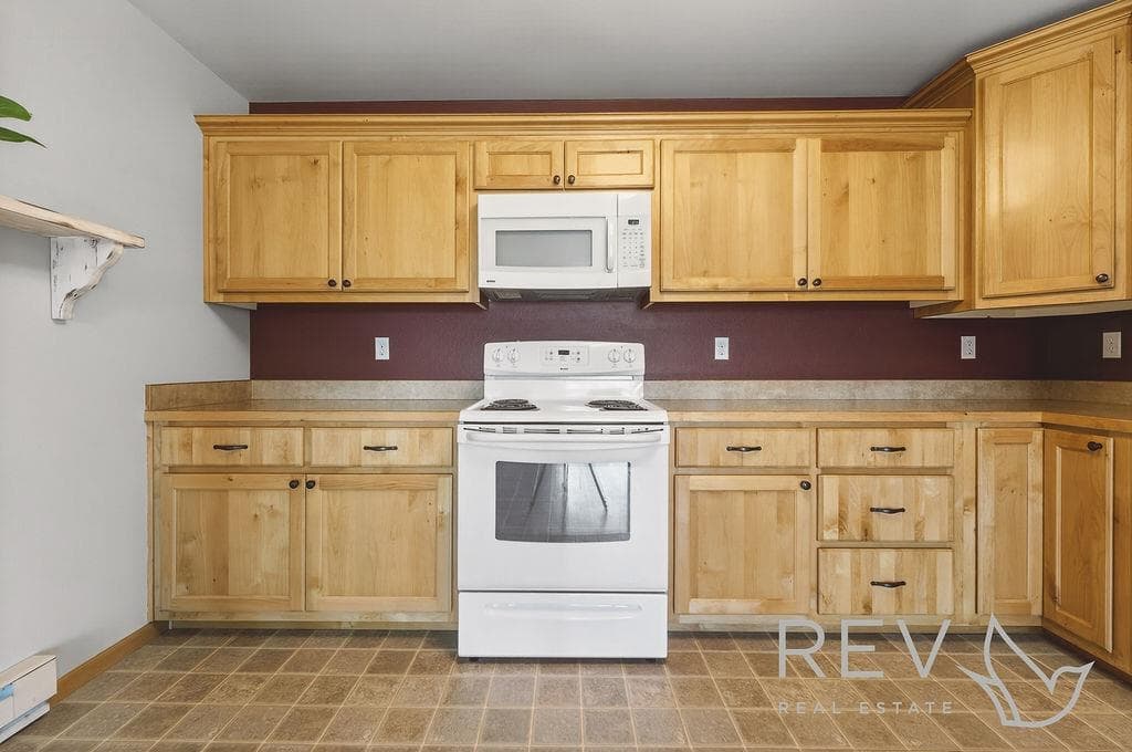2844 Kent Ave — photo 3 of 18