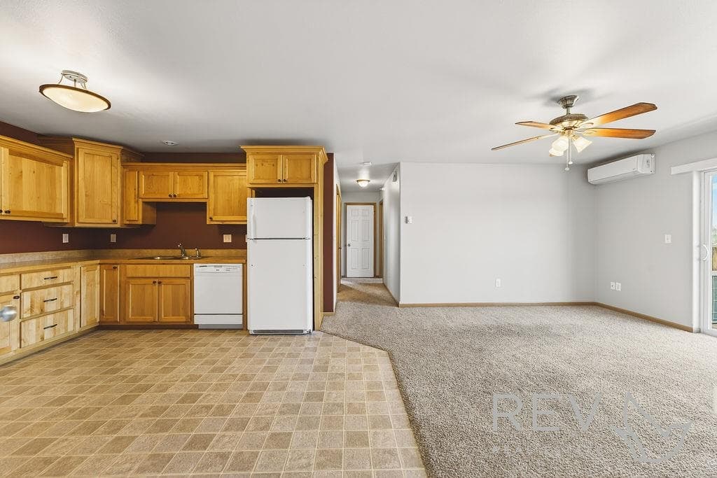 2844 Kent Ave — photo 4 of 18