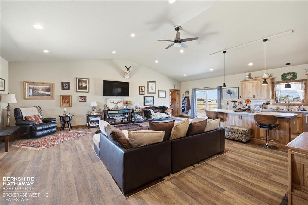 8 Lakota Ct — photo 6 of 25