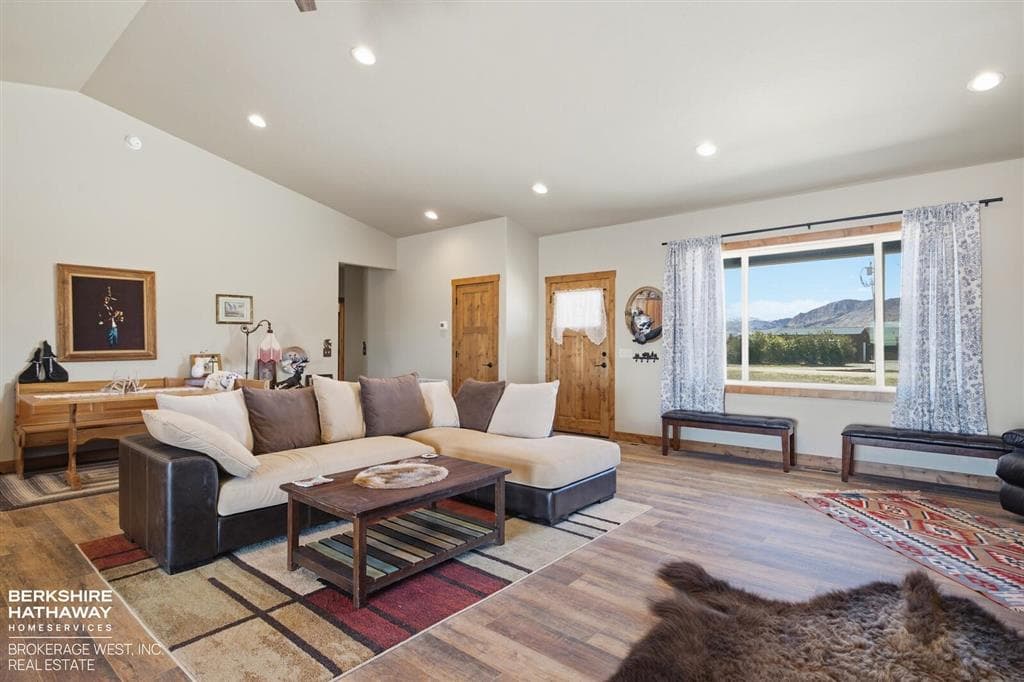 8 Lakota Ct — photo 7 of 25