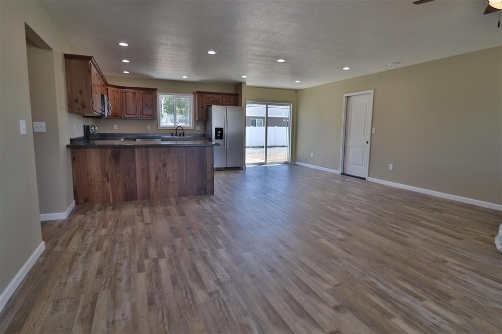 1182 Van Pl — photo 2 of 21