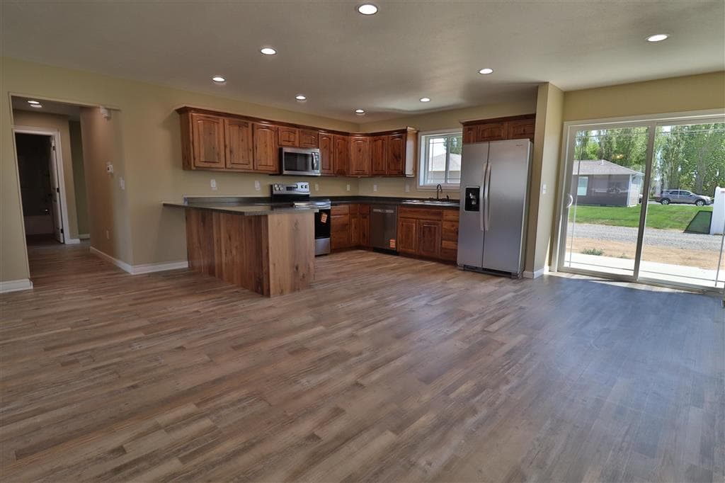 1182 Van Pl — photo 3 of 21
