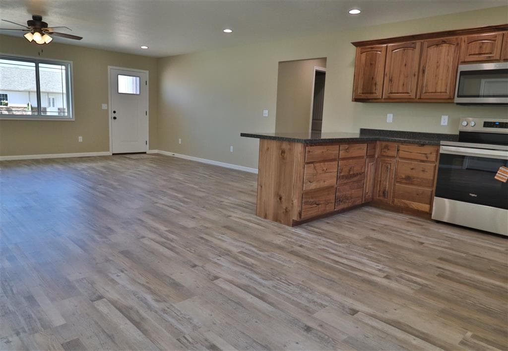 1182 Van Pl — photo 4 of 21