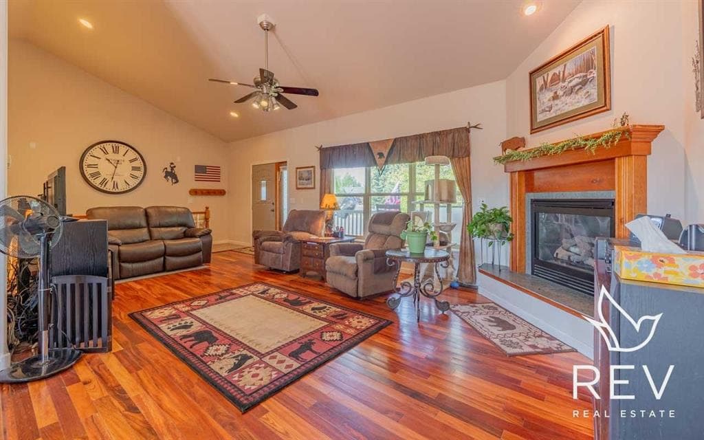 814 35th St — photo 3 of 25