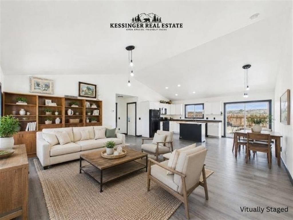 1133 Barrows Rd — photo 3 of 25
