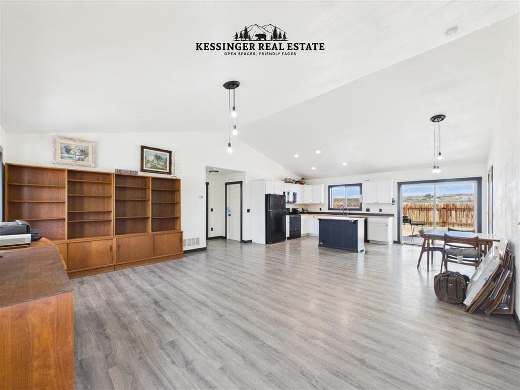 1133 Barrows Rd — photo 4 of 25