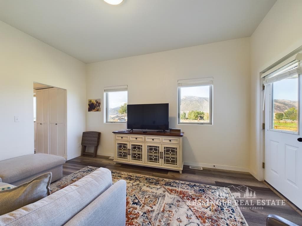 653 Southfork Rd — photo 13 of 25