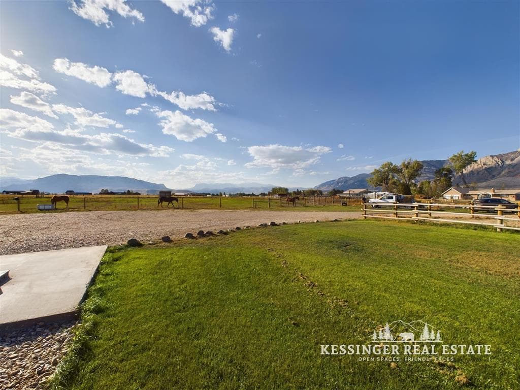 653 Southfork Rd — photo 8 of 25