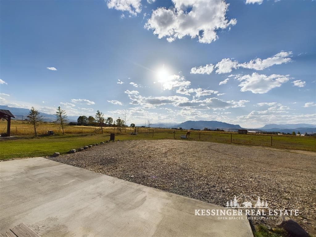 653 Southfork Rd — photo 9 of 25