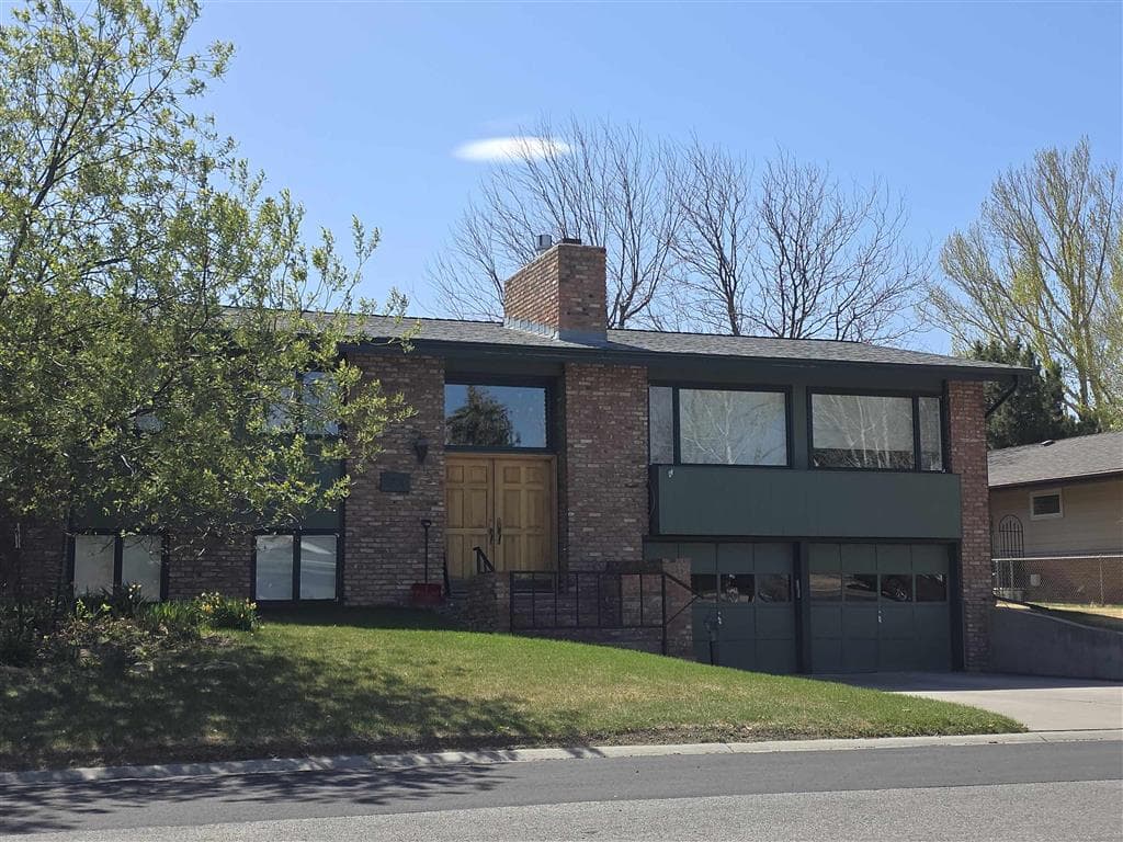 1214 Birch Ln — photo 2 of 3