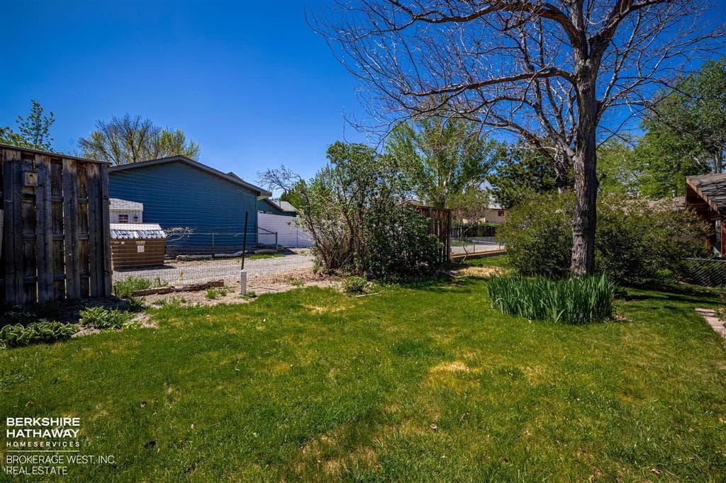 1214 Birch Ln — photo 6 of 25