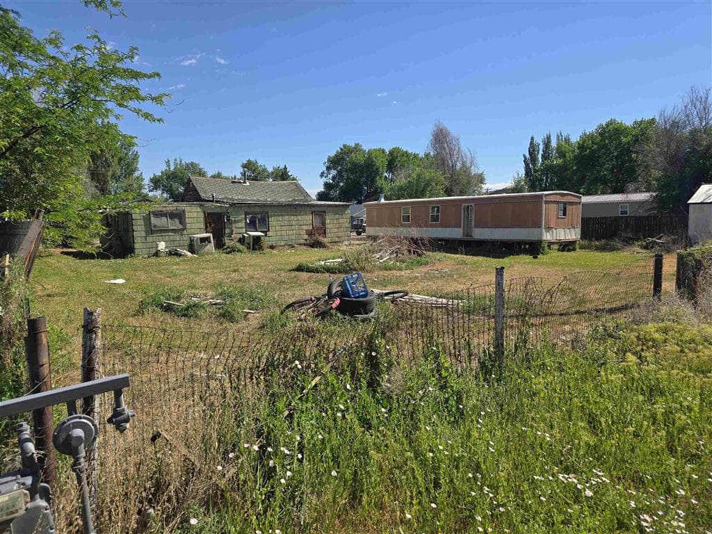 461 8th Ave S — photo 3 of 4
