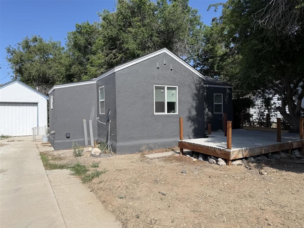 436 S Ferris St — photo 3 of 19