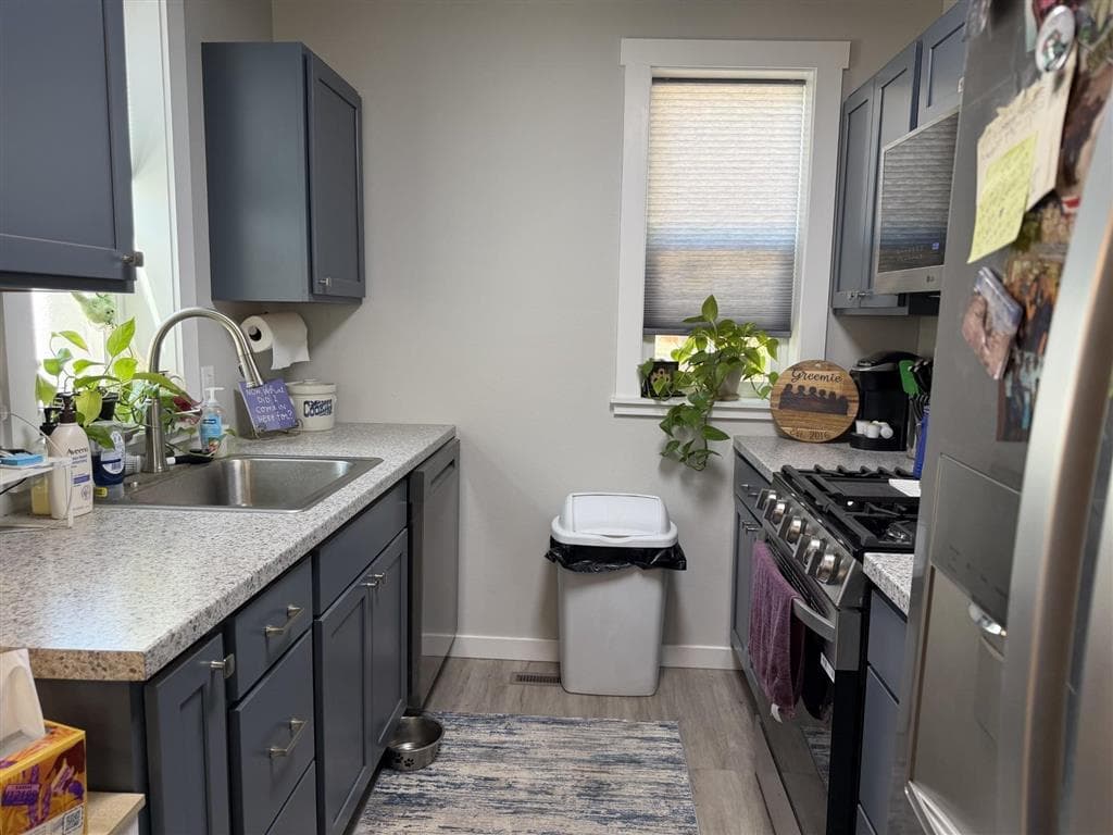 436 S Ferris St — photo 4 of 19